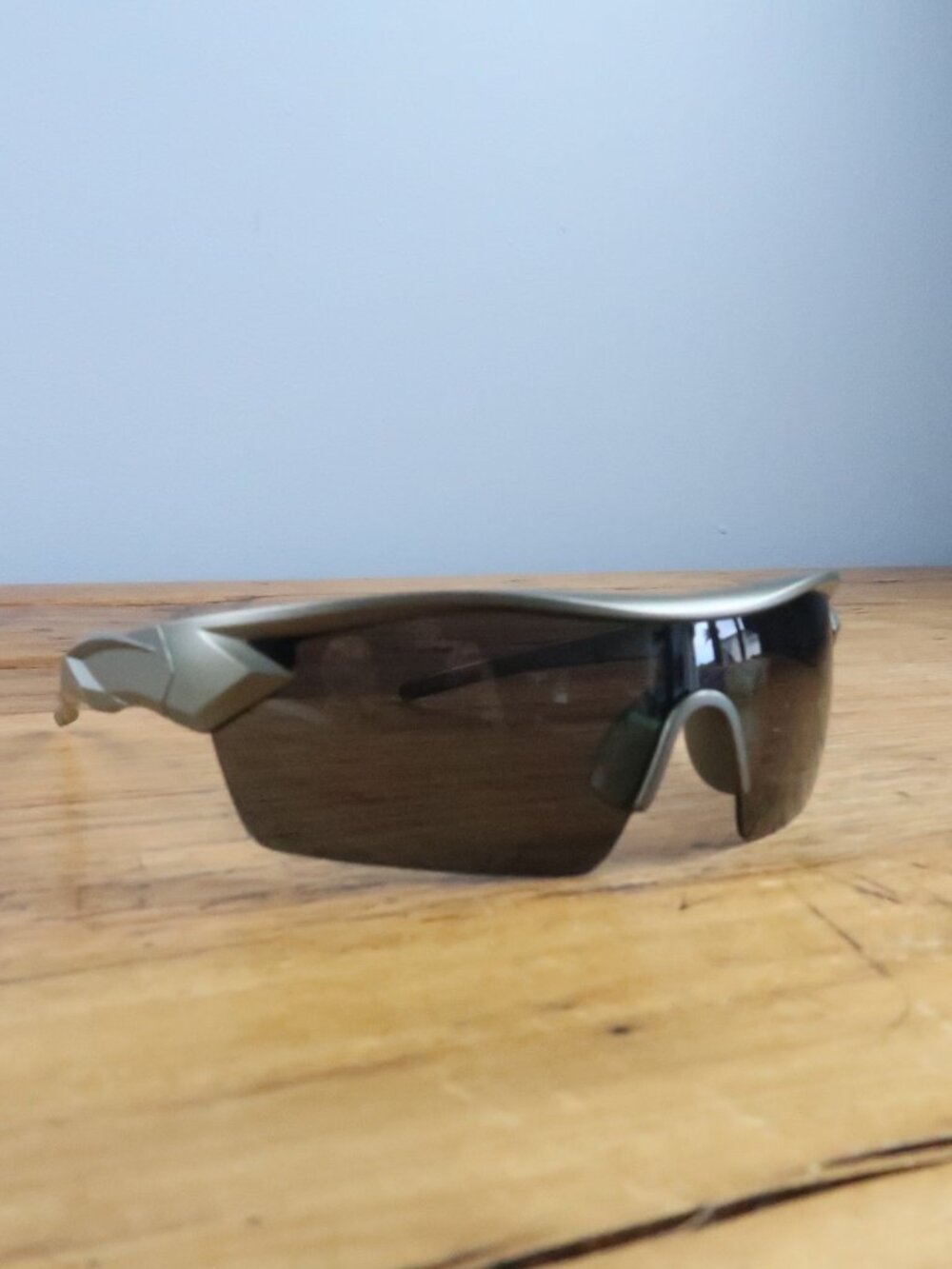 DARK GREY POLARIZED SUNGLASSES ULTRA LIGHTWEIGHT FRAME UV RISISTANT ANTI GLARE
